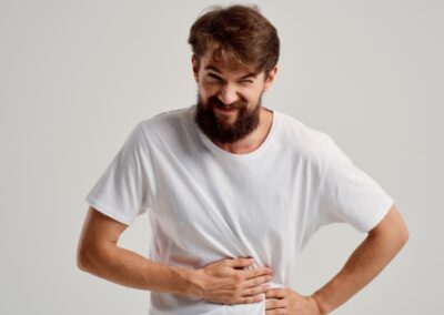 Dolor estomacal intenso después de comer: causas y tratamiento en Houston