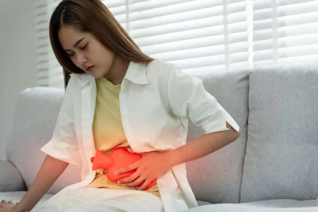 Woman experiencing abdominal pain and seeking treatment in Houston